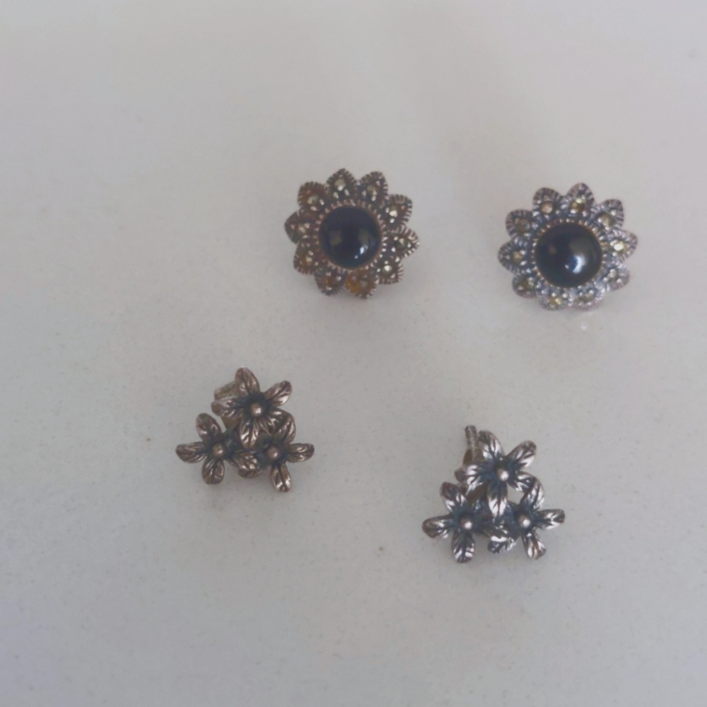 Sterling Silver stad earrings. 2 pairs.